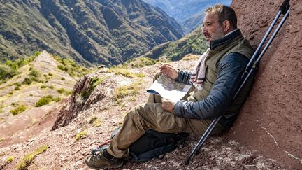 Jean Dujardin dans "Sur les chemins noirs" de Denis Imbert (2023). (THOMAS GOISQUE - 2021-Radar Films-La Production Dujardin-TF1 Studio-Apollo Films Distribution-France 3 Cinéma-Auvergne Rhône Alpe Cinéma)