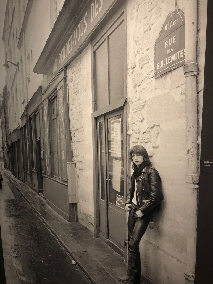 Renaud en 1975, photo visible à la "Putain d'expo" au Musée de la Musique de Paris (Yann Bertrand)