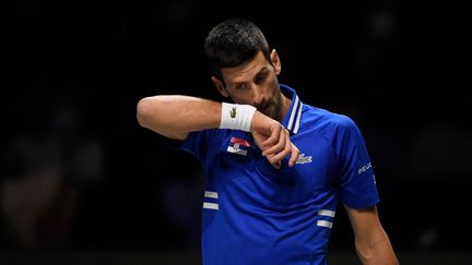 Novak Djokovic lors du match de Coupe Davis entre la Serbie et la Croatie à Madrid, le 3 décembre 2021. (OSCAR DEL POZO / AFP)