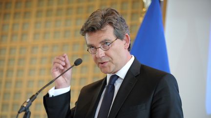 Arnaud Montebourg annonce sa sortie du&nbsp;gouvernement devant la presse &agrave; Bercy, le 25 ao&ucirc;t 2014 (ERIC PIERMONT / AFP)