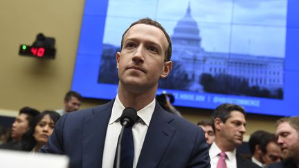 Le PDG de Facebook, Mark Zuckerberg, devant la chambre des représentants, à Washington, le 11 avril 2018. (SAUL LOEB / AFP)