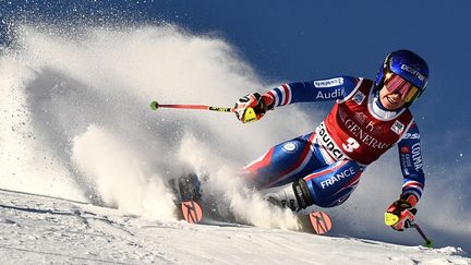 Tessa Worley lors de la première manche du slalom géant, le mercredi 22 décembre 2021, à Courchevel. (JEFF PACHOUD / AFP)