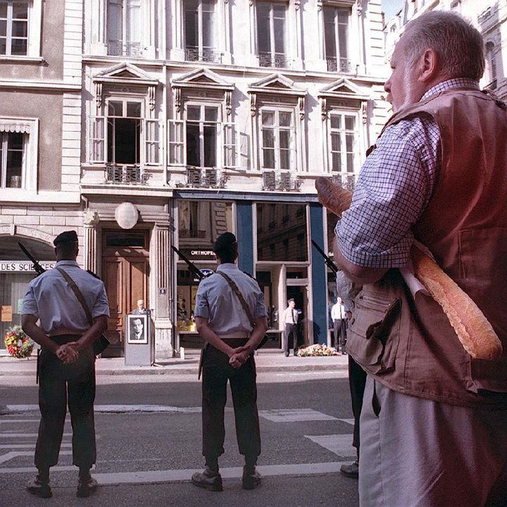 Cérémonie le&nbsp;29 juin 1999,&nbsp;année du centenaire de la naissance d'Antoine de Saint-Exupéry, devant l'immeuble lyonnais où il a passé les quatre premières années de sa vie,&nbsp; (MAXPPP)