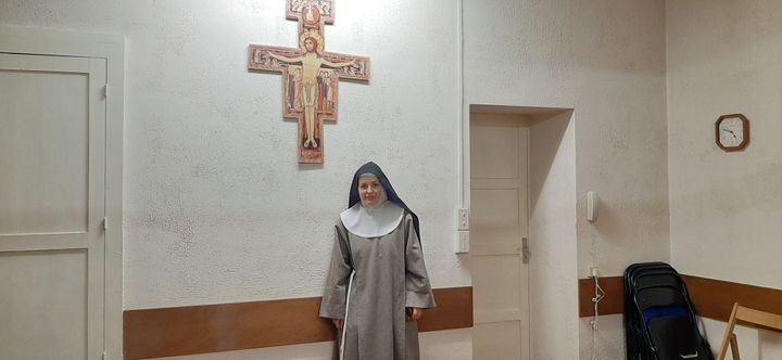 Sœur Marie-du-Sacré Coeur,&nbsp;l'une des 15 moniales du&nbsp;monastère des Clarisses, à Lourdes. (SEBASTIEN BAER / RADIO FRANCE)