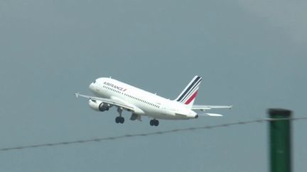 L’un des secteurs qui sera aussi sans doute touché par une hausse des prix est celui des transports, plus précisément le secteur aérien. Certains constatent déjà que le prix des billets d'avion commence à s’envoler.