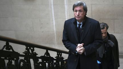 Patrick De Carolis lors de son arrivée au tribunal correctionnel de Paris, le 14 novembre 2016.&nbsp; (LIONEL BONAVENTURE / AFP)