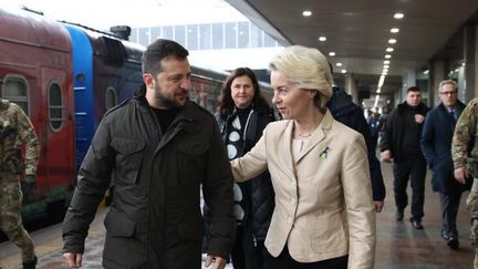 Le président Ukrainien, Volodymyr Zelensky, et la présidente de la Commission européenne, Ursula von der Leyen, le 4 novembre 2023 à Kiev. (URSULA VON DER LEYEN / X)