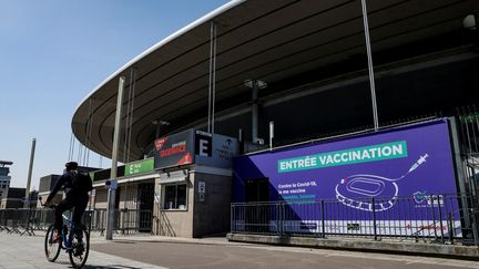 Covid-19 : les stades de football se transforment en vaccinodromes