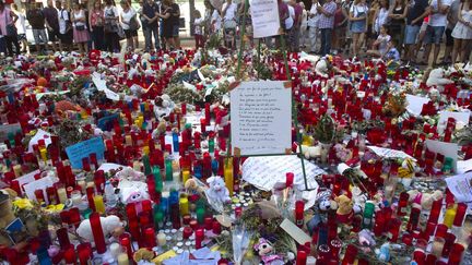 Des hommages aux victimes de l'attentat de Barcelone sur la Rambla, samedi 25 août 2017.&nbsp; (FMB / WENN.COM / SIPA)