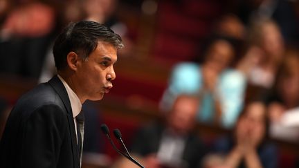 Le président du groupe Nouvelle Gauche à l'Assemblée nationale Olivier Faure s'exprime à la tribune, le 4 juillet 2017. (CHRISTOPHE ARCHAMBAULT / AFP)