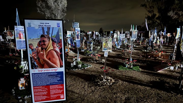 La cérémonie d'hommage aux victimes du Nova Festival, le 7 octobre 2024. (WILLIAM DE LESSEUX / FRANCEINFO / RADIO FRANCE)