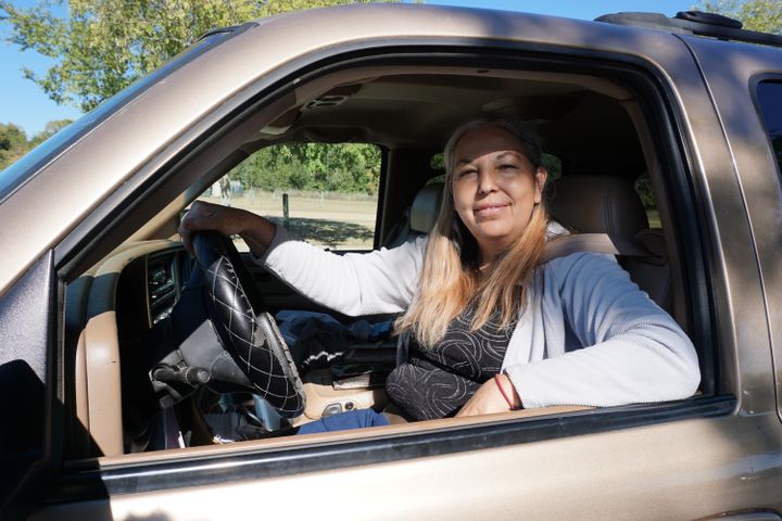 Elena, a stay-at-home mother, also came to collect a food aid package in Austin, October 25, 2022. (MARIE-VIOLETTE BERNARD / FRANCEINFO)