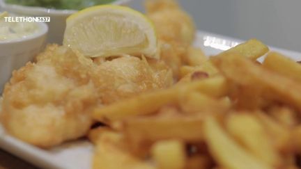 250 millions de fish and chips sont vendus chaque année au Royaume-Uni. Comment le plat a-t-il su se réinventer pour pénétrer sur le marché français ? (France 2)