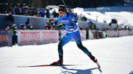 Anaïs Chevalier-Bouchet sur l'individuel des championnats du monde, mardi 16 février 2021. (JURE MAKOVEC / AFP)