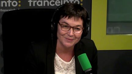 Annick Girardin, la ministre des Outre-Mer, était l'invitée de Yaël Goosz, mercredi 25 octobre sur franceinfo. (FRANCEINFO / RADIOFRANCE)