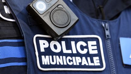 Une veste de la police municipale de Nancy (Meurthe-et-Moselle), le 10 avril 2020. (MAXPPP)