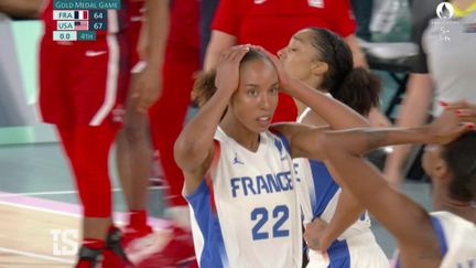 Qu'elle fut cruelle cette défaite de l'équipe de France féminine de basket. On vous fait revivre le match des Bleues qui ont perdu leur finale olympique pour seulement un petit point face aux USA aux Jeux de Paris 2024.