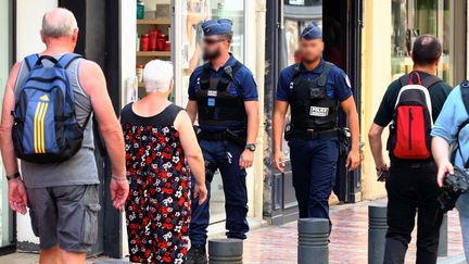 Des policiers patrouillent dans Perpignan (Pyrénées-Orientales), le 20 juin 2017.&nbsp; (CLEMENTZ MICHEL / MAXPPP)