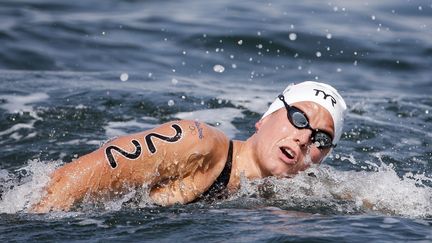 La nageuse Aurélie Muller dans l'épreuve du 10 km en eau libre, à Rio de Janeiro (Brésil), le 15 août 2016. (MAXPPP)