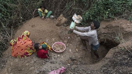 les plus riches en minéraux : bauxite, cuivre, charbon et mica, une roche aux multiples avantages. Si trois régions en produisent, l’Andhra Pradesh (sud), le Rajasthan (nord-ouest), le Jharkhand (est), seul ce dernier, possède dans ses sols un mica de qualité supérieure. De ce fait il assure près de 50% de la production nationale.  (François-Olivier Dommergues/SIPA)