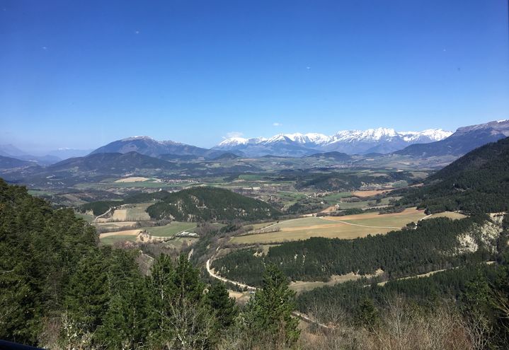 Le massif du Vercors, le 28 mars 2019. (ELISE LAMBERT/FRANCEINFO)