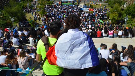 Des supporters de l'équipe de France dans la fan zone de Noisy-le-Grand (Seine-Saint-Denis), le 26 juin 2018. (ALPHACIT NEWIM / CROWDSPARK / AFP)