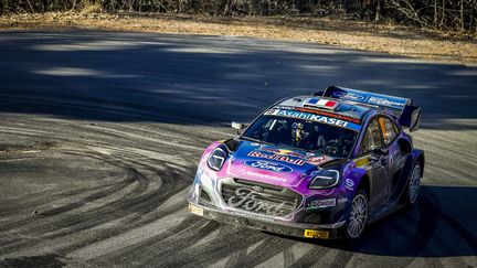 Sébastien Loeb, au volant de sa Ford, sur le Monte-Carlo, le 23 janvier 2022. (GREGORY LENORMAND / DPPI / AFP)