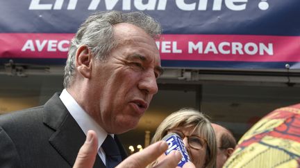 Le ministre de la Justice, François Bayrou, le 13 juin 2017 à Béthune (Pas-de-Calais), lors d'une visite de soutien à la candidate La République en marche aux législatives,&nbsp;Marguerite Deprez-Audebert. (DENIS CHARLET / AFP)