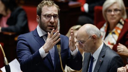 Le ministre de l'Economie, Antoine Armand, s'exprime devant l'Assemblée nationale, le 12 novembre 2024, à Paris. (IAN LANGSDON / AFP)