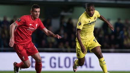 Le défenseur de Liverpool Dejan Lovren face à l'attaque de Villareal Cédric Bakambu (MARIA JOSE SEGOVIA / NURPHOTO)