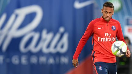 En venant au PSG pour 222 millions d'euros, Neymar est devenu le joueur le plus cher de l'histoire. (FRANCK FIFE / AFP)