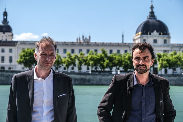 Bruno Bernard (à gauche), candidat écologiste à la présidence du Grand Lyon, et Grégory Doucet (à droite), candidat à la mairie de Lyon, le 22 juin 2020. (ANTOINE MERLET / AFP)