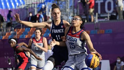 Les Bleues finissent par s'incliner face aux Etats-Unis. Quel match et quel parcours de cette belle équipe de France.
Ce n'est pas fini, elles vont tenter de décrocher le bronze cet après-midi à 13h45.