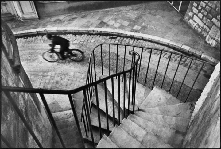 France. D&eacute;partement du Var. Hy&egrave;res. 1932. (HENRI CARTIER-BRESSON / MAGNUM PHOTOS, COURTESY FONDATION HENRI CARTIER-BRESSON)