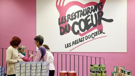 Le taux de pauvreté s'établit à 14% de la population, selon des chiffres publiés par l'Insee, mardi 11 septrembre 2018.&nbsp; (PATRICK KOVARIK / AFP)