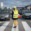 Une miliante "gilet jaune"&nbsp; à Cabries, près de Marseille, le 17 novembre 2019. (CLEMENT MAHOUDEAU / AFP)