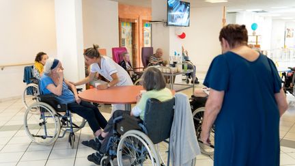 Residents of a nursing home in Port-Vendres (Pyrénées-Orientales), September 19, 2023. (ALINE MORCILLO / AFP)