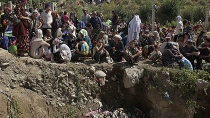 Membres de la minorité ouzbèke réfugiés en Ouzbékistan, le 14 juin 2010. (AFP/OXANA ONIPKO)