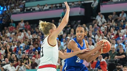 France-Allemagne : les Bleues prennent les commandes... Suivez le quart de finale de basket aux JO 2024