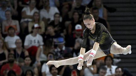 La gymnaste franco-algérienne Kayla Nemour lors des Jeux olympiques de Paris, le 1er août 2024. (ALEXANDRE MARCHI / MAXPPP)