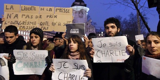 Paris, place de la République rassemblement de soutien pour la rédaction de Charlie Hebdo
 (DOMINIQUE FAGET / AFP)