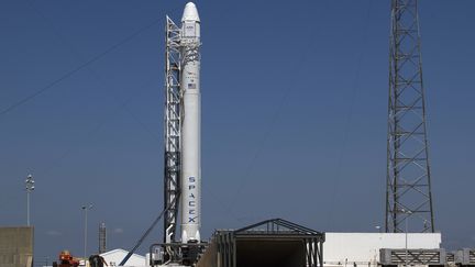 La fus&eacute;e Falcon 9 de SpaceX sur la base a&eacute;rienne de Cap Canaveral (Floride, Etats-Unis) le 18 mai 2012. (MICHAEL BROWN / REUTERS)