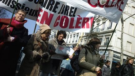 Plusieurs milliers de professeurs, lycéens, collégiens et parents d'élèves manifestent, le 12 mars 2010 à Lyon. (AFP/JEAN-PHILIPPE KSIAZEK)