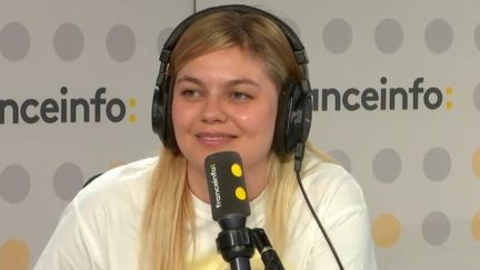 La chanteuse et comédienne Louane invitée de franceinfo le 16 mai 2022 (FRANCEINFO / RADIO FRANCE)