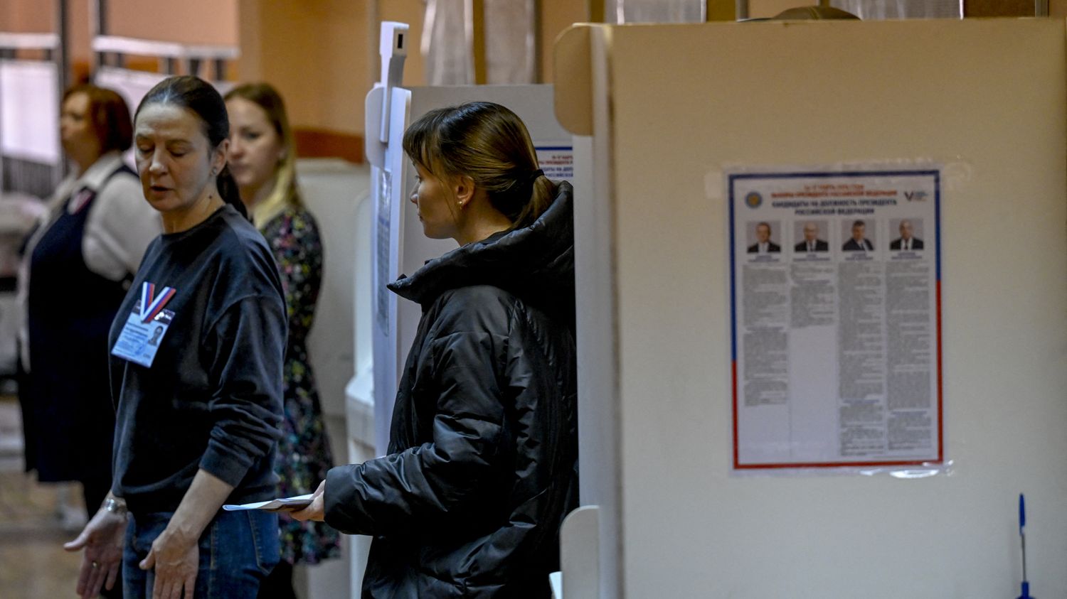 In Russia, a woman is detained for eight days for writing “No to War” on her ballot