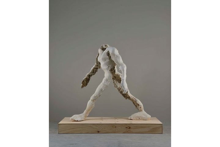 Thomas Houseago, "Walking Man", 1995, Collection Elsa Cayo, Bruxelles
 (Thomas Houseago Photo : Elsa Cayo © ADAGP, Paris, 2019)