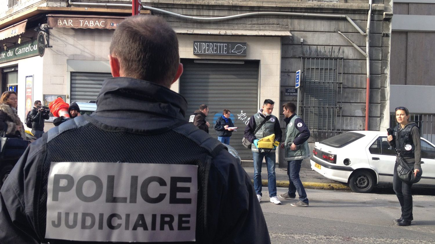 Marseille  le policier qui a tué un jeune mis en examen pour meurtre