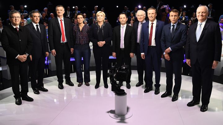 L'ensemble des candidats à l'élection présidentielle de 2017, à l'exception de Philippe Poutou, le 4 avril 2017 lors du débat organisé par BFMTV et CNews à la&nbsp;Plaine Saint-Denis (Seine-Saint-Denis).&nbsp; (LIONEL BONAVENTURE / AFP)