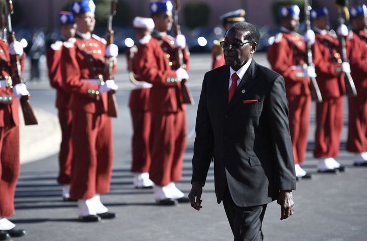 L'ancien président du Zimbabwe, Robert Mugabe, photographié à Marrakech le 15 novembre 2016, lors de la COP 22 sur le climat. (STEPHANE DE SAKUTIN / AFP)