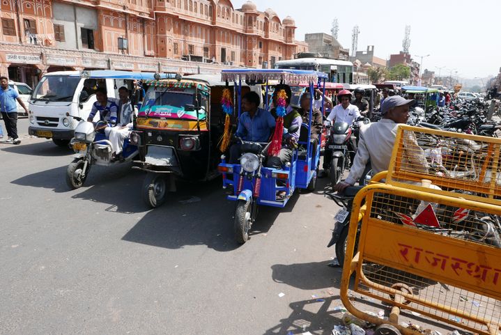 In the streets of Jaipur. Unlike other cities in the country, the history of Jaipur is very recent: the city was founded in 1727 under the order of Maharaja Jai ​​Singh II.   (EMMANUEL LANGLOIS / FRANCEINFO)